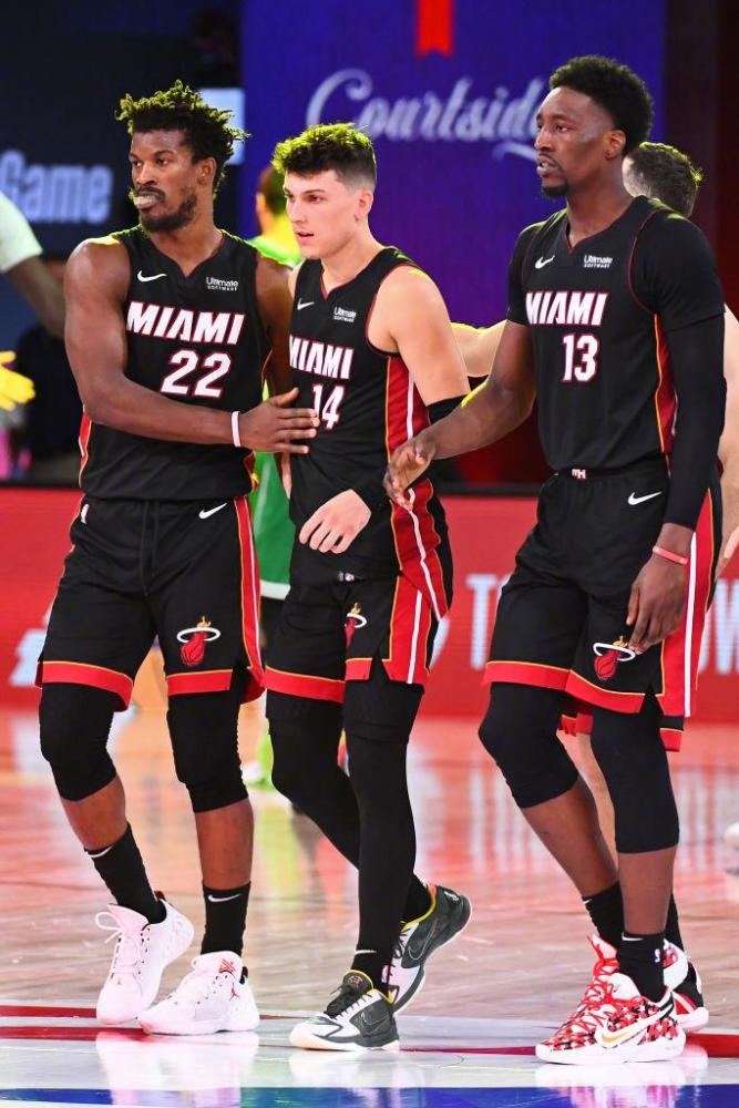 足球比赛不 足球比赛不